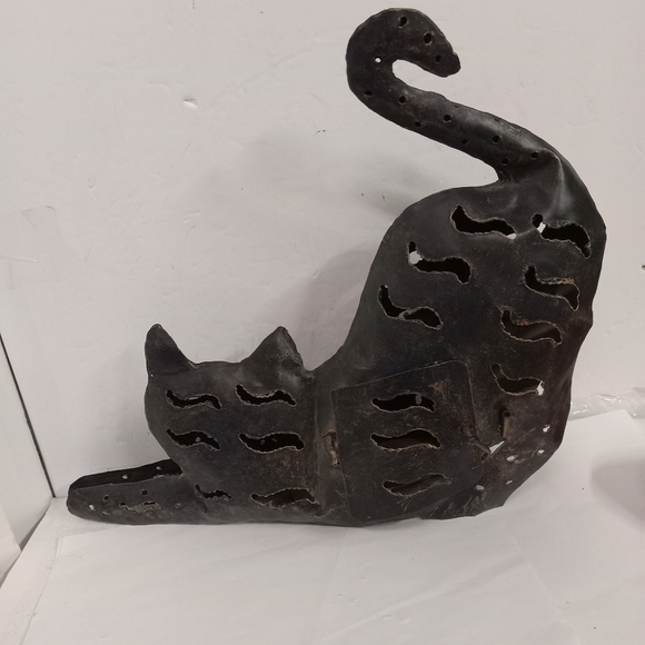 Rustic Metal Stretching Cat Candle/ Tealight holderExcellent Preowned Vintage - Picture 9 of 10